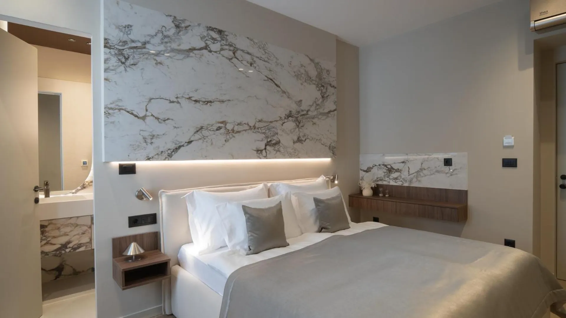 Amelie Luxury Rooms 1 location